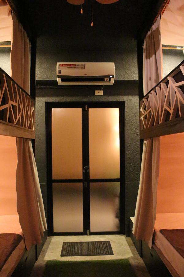 The Cavern Pod Hotel & Specialty Cafe El Nido Luaran gambar