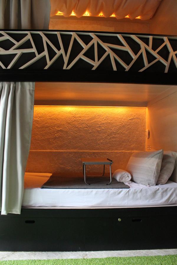The Cavern Pod Hotel & Specialty Cafe El Nido Luaran gambar